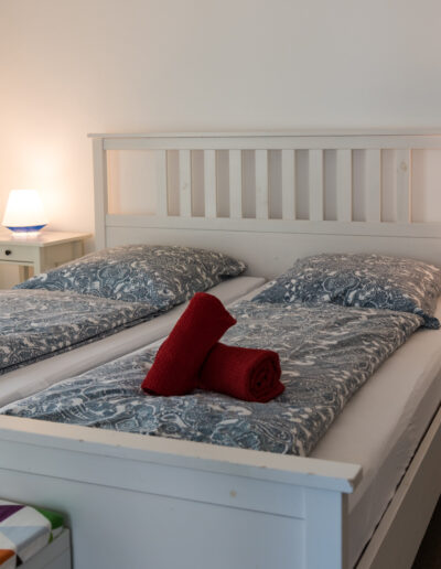 Schlafzimmer mit Doppelbett